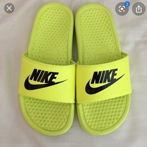nike benassi neon